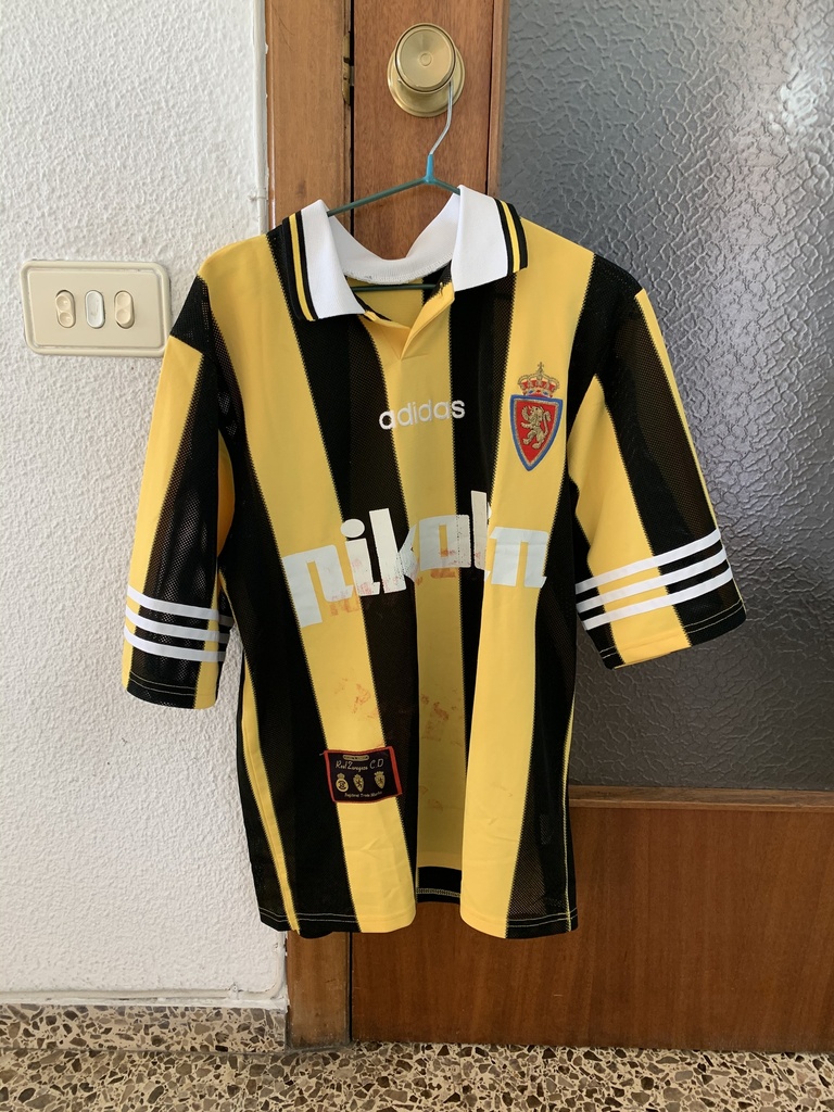 Camiseta sin nombre