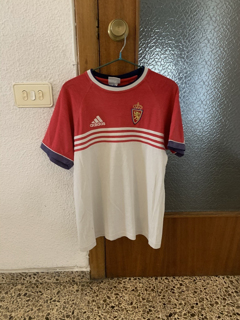 Camiseta sin nombre