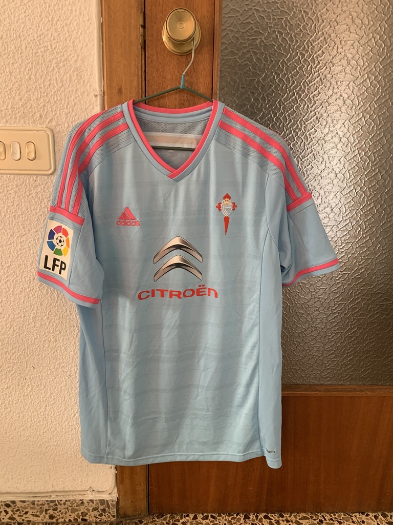 Camiseta sin nombre