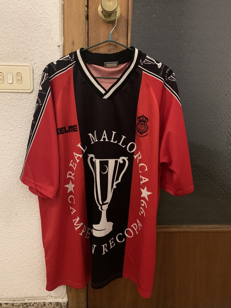 Camiseta sin nombre