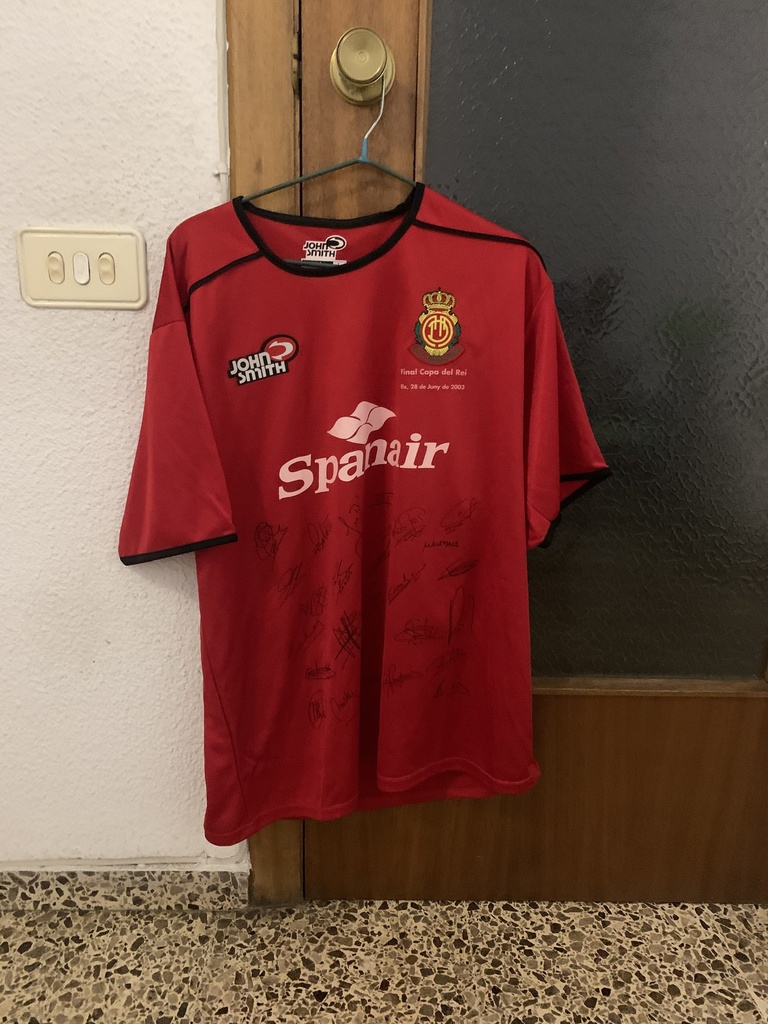 Camiseta sin nombre