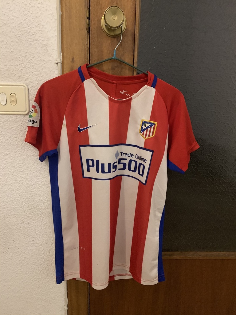 Camiseta sin nombre