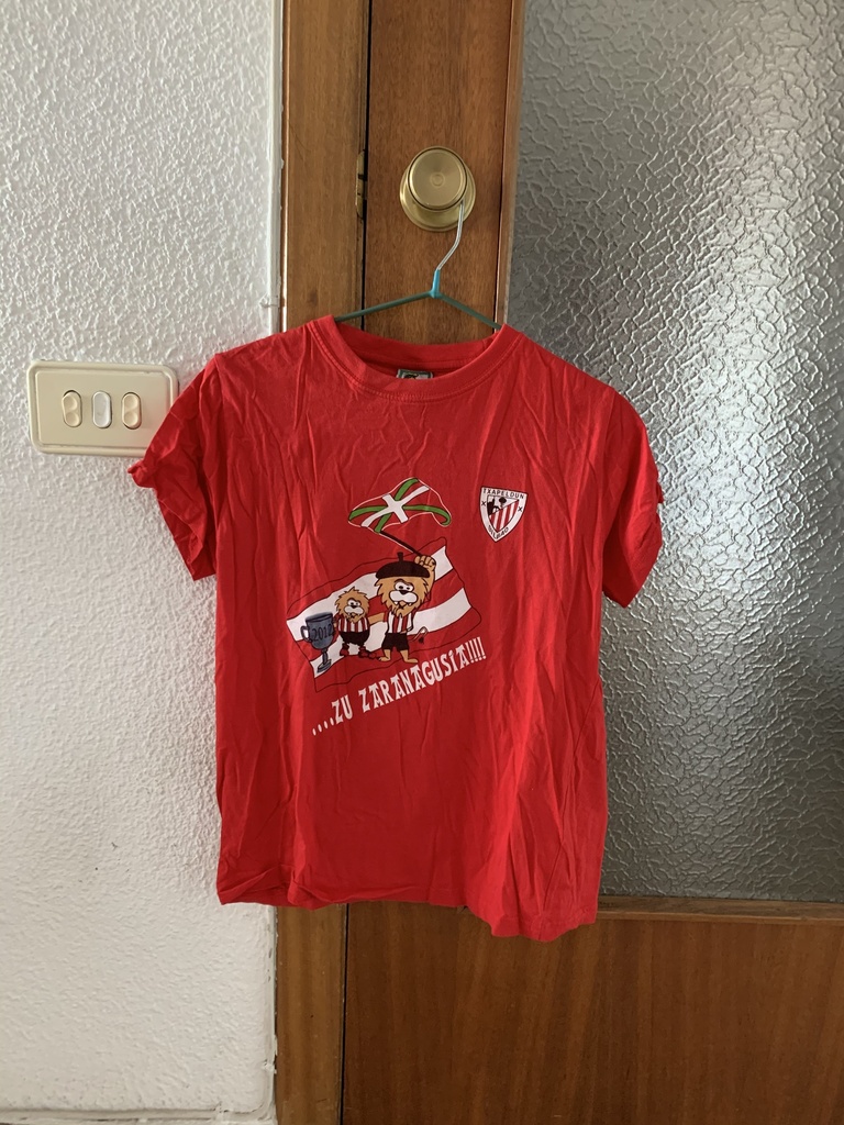 Camiseta sin nombre