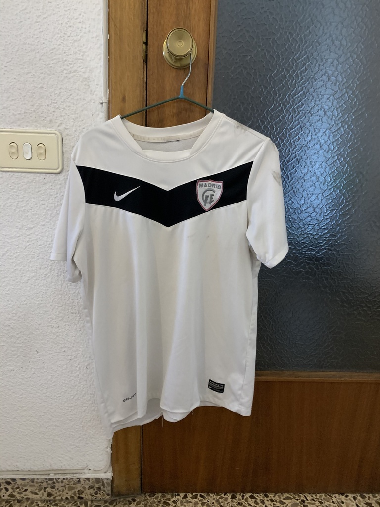 Camiseta sin nombre