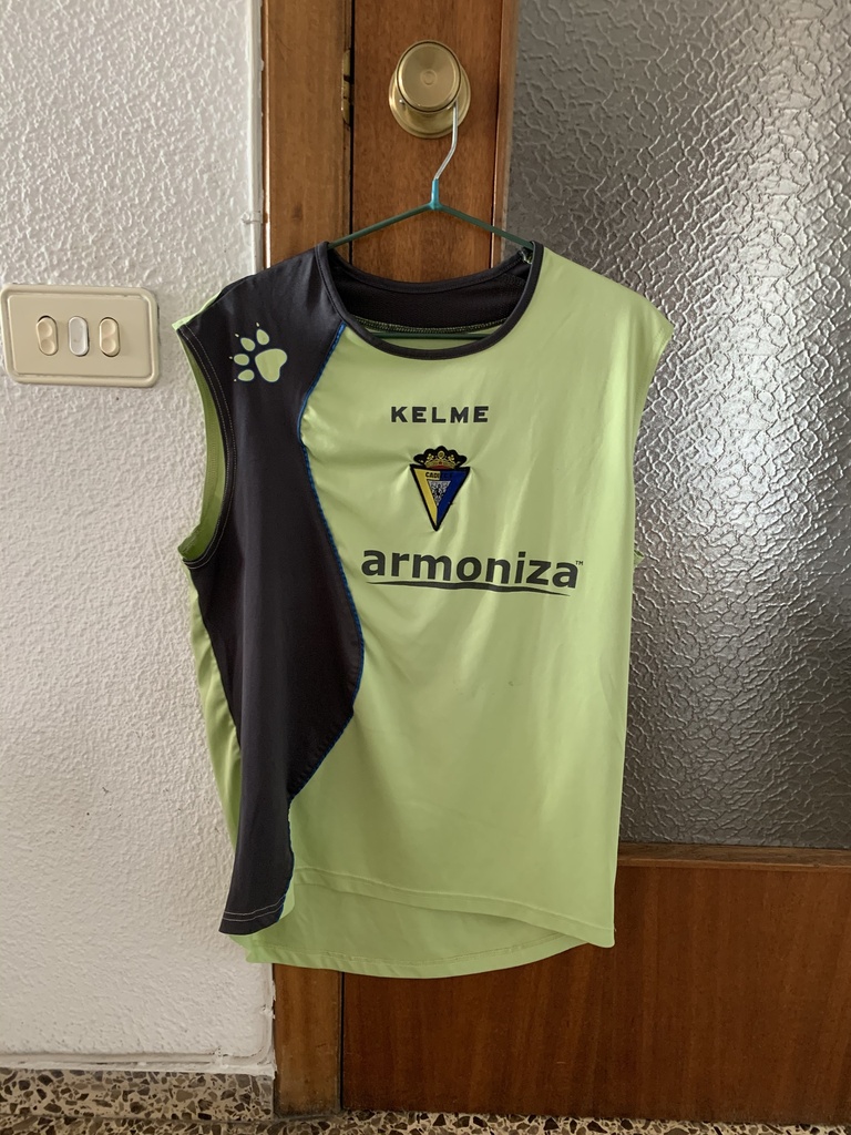 Camiseta sin nombre