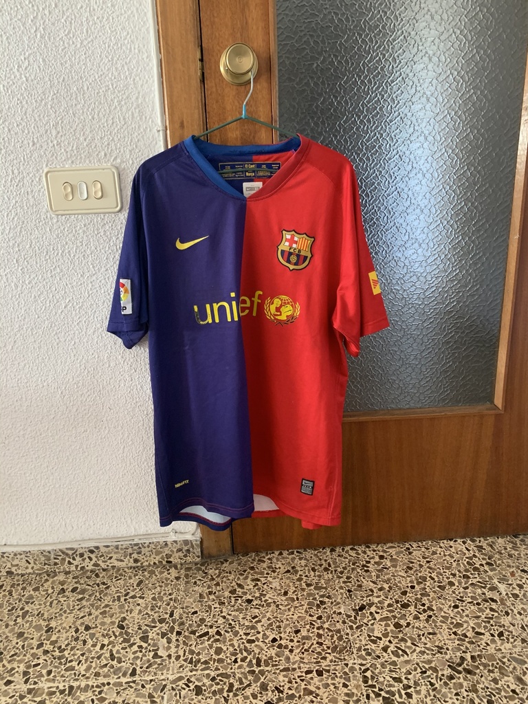 Camiseta sin nombre