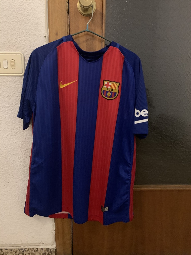 Camiseta sin nombre
