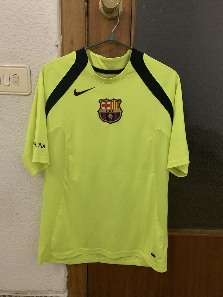 Camiseta sin nombre