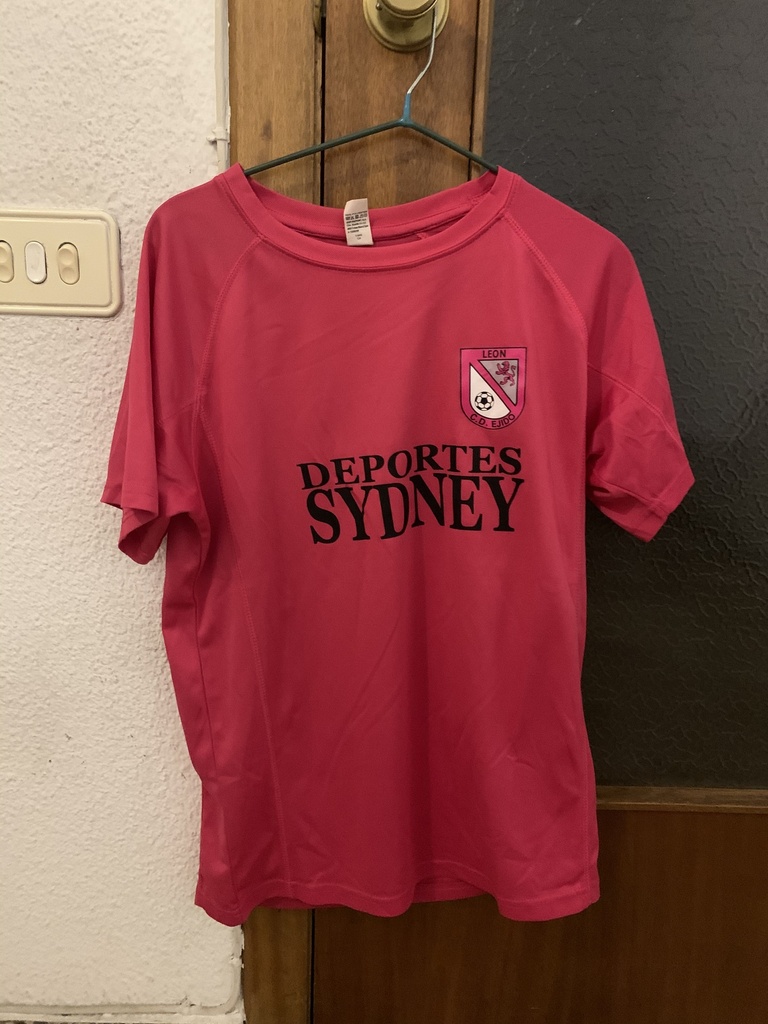 Camiseta sin nombre
