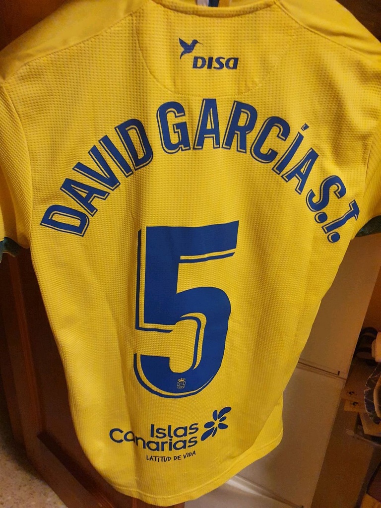 Camiseta sin nombre