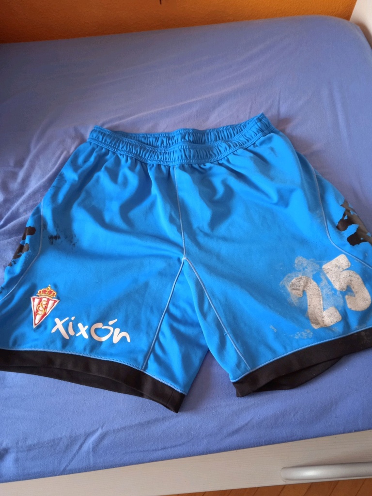 25 - Sporting de Gijón