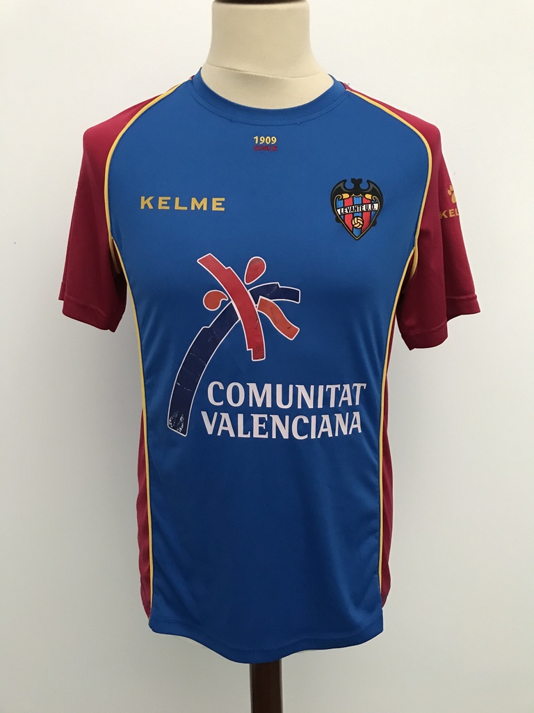 Levante ud