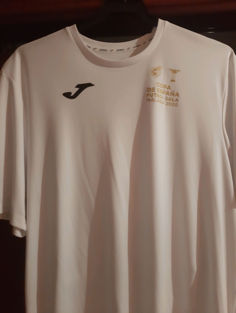 Camiseta sin nombre