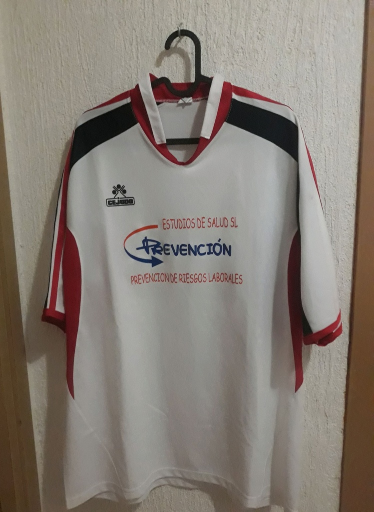 Camiseta sin nombre