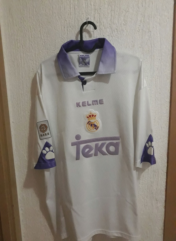 Camiseta sin nombre