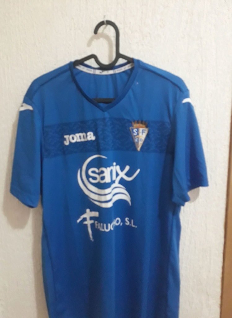 Camiseta sin nombre