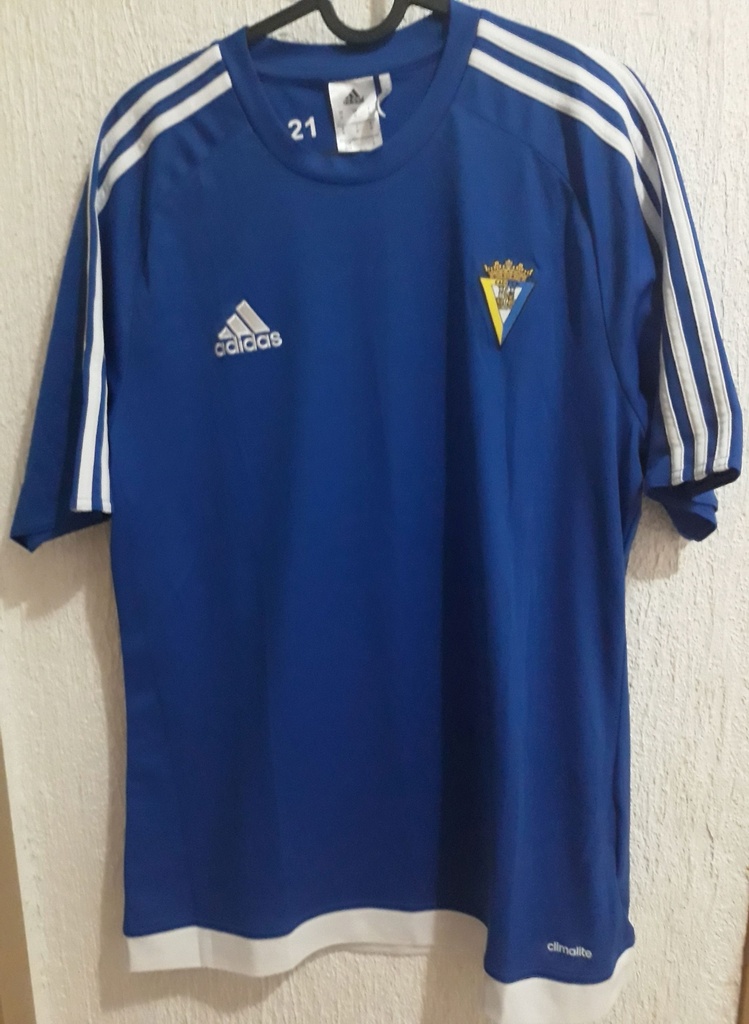 Camiseta sin nombre