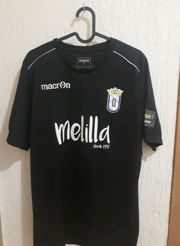 Camiseta sin nombre