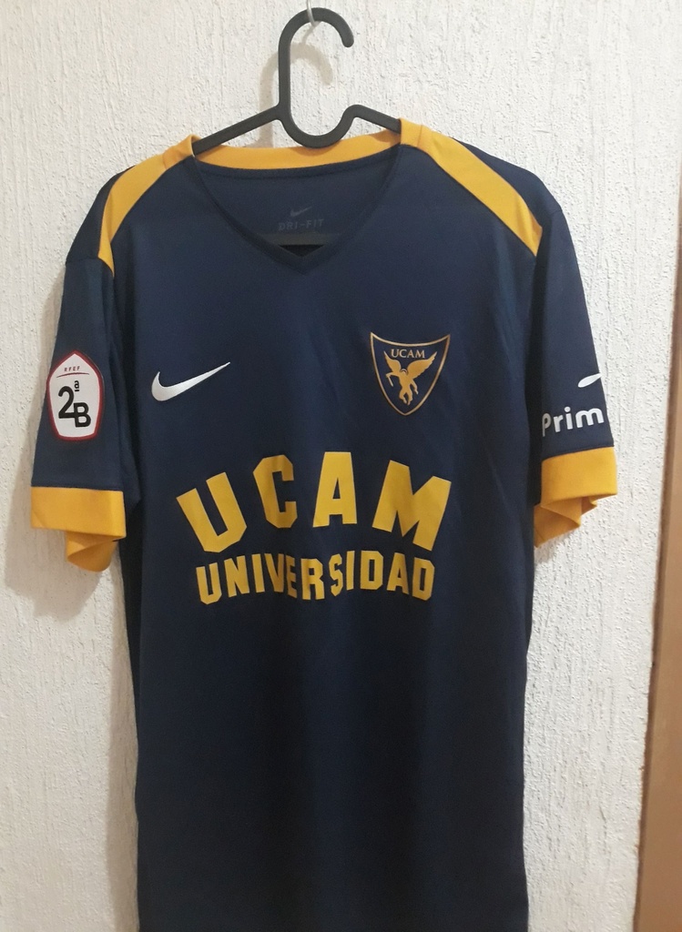 Camiseta sin nombre