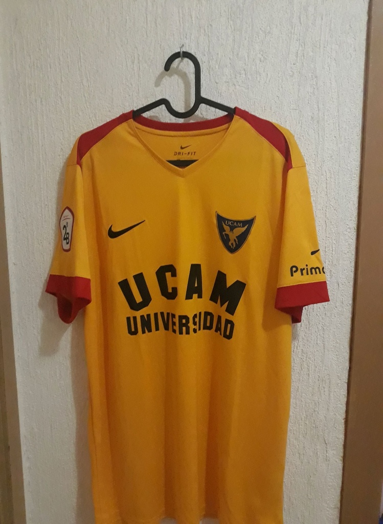 Camiseta sin nombre