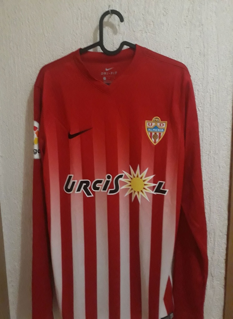 Camiseta sin nombre