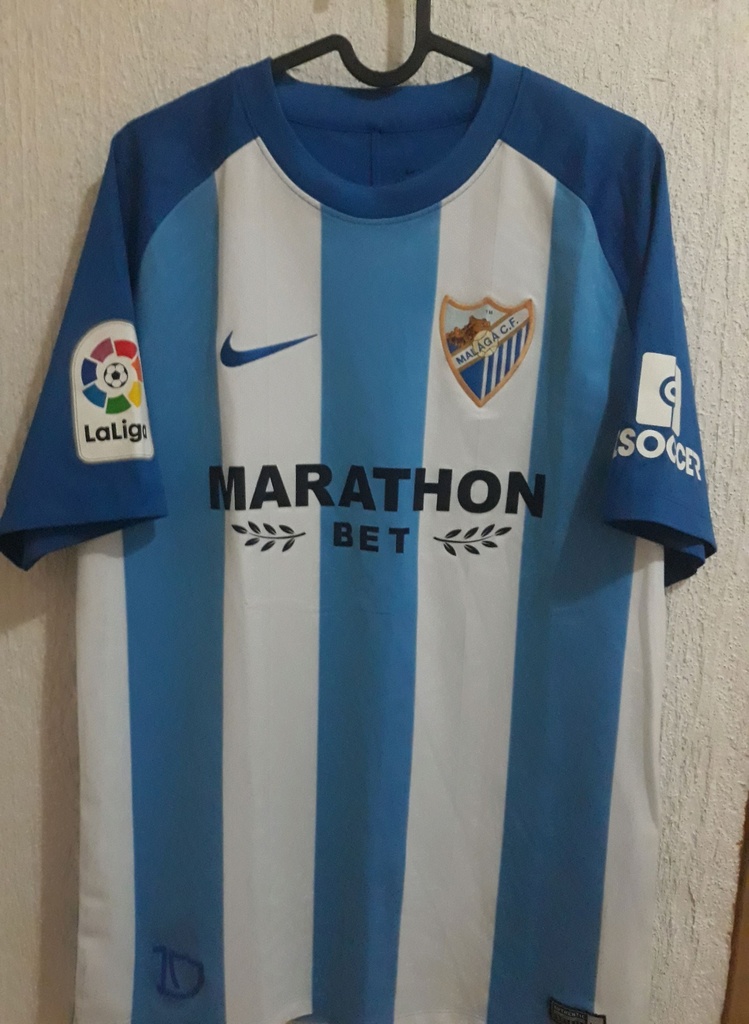 Camiseta sin nombre