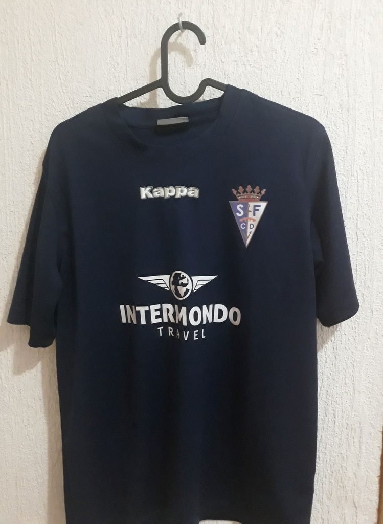 Camiseta sin nombre