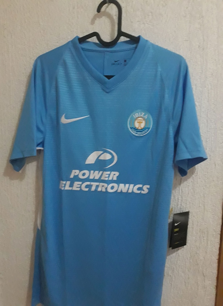 Camiseta sin nombre