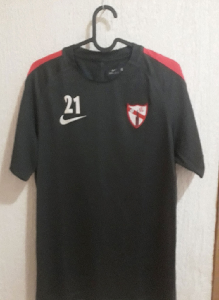 Camiseta sin nombre