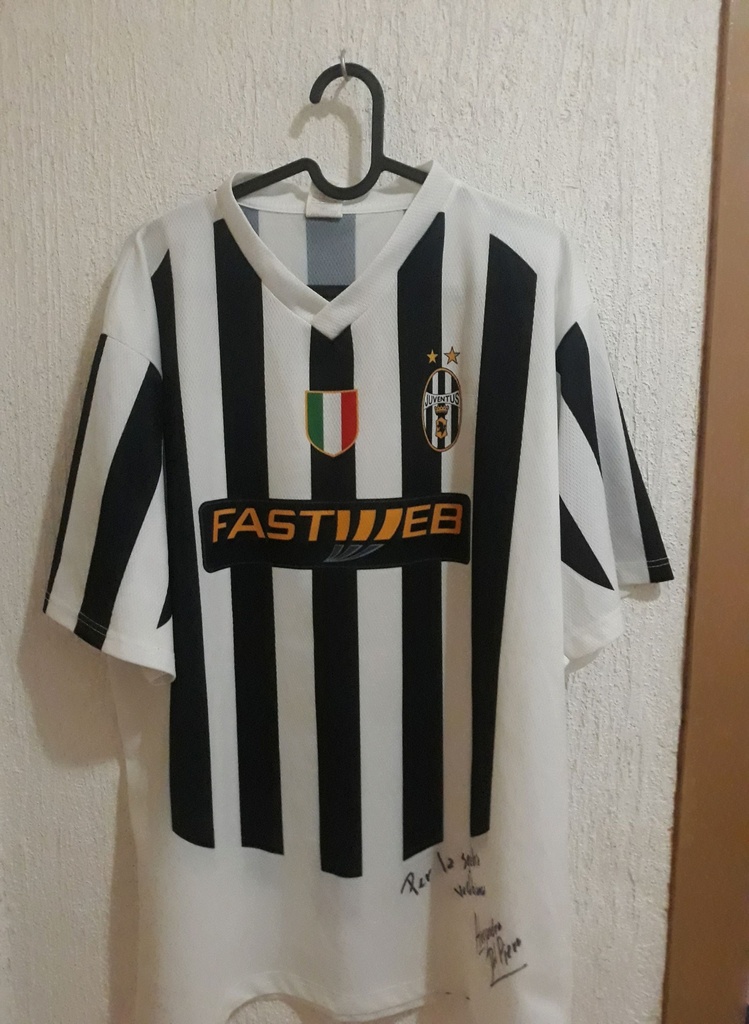 Camiseta sin nombre