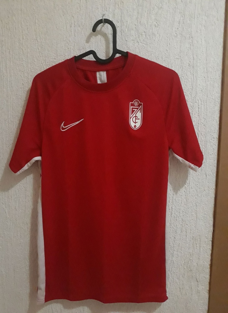 Camiseta sin nombre
