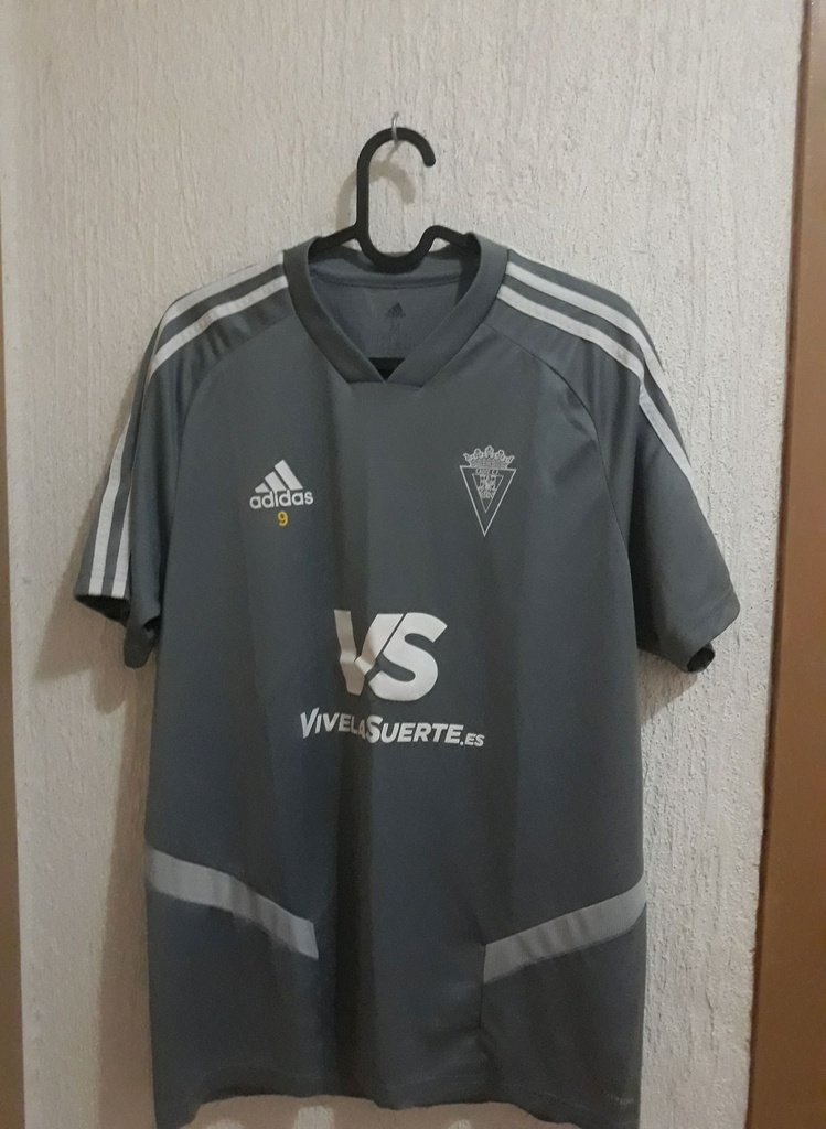 Camiseta sin nombre