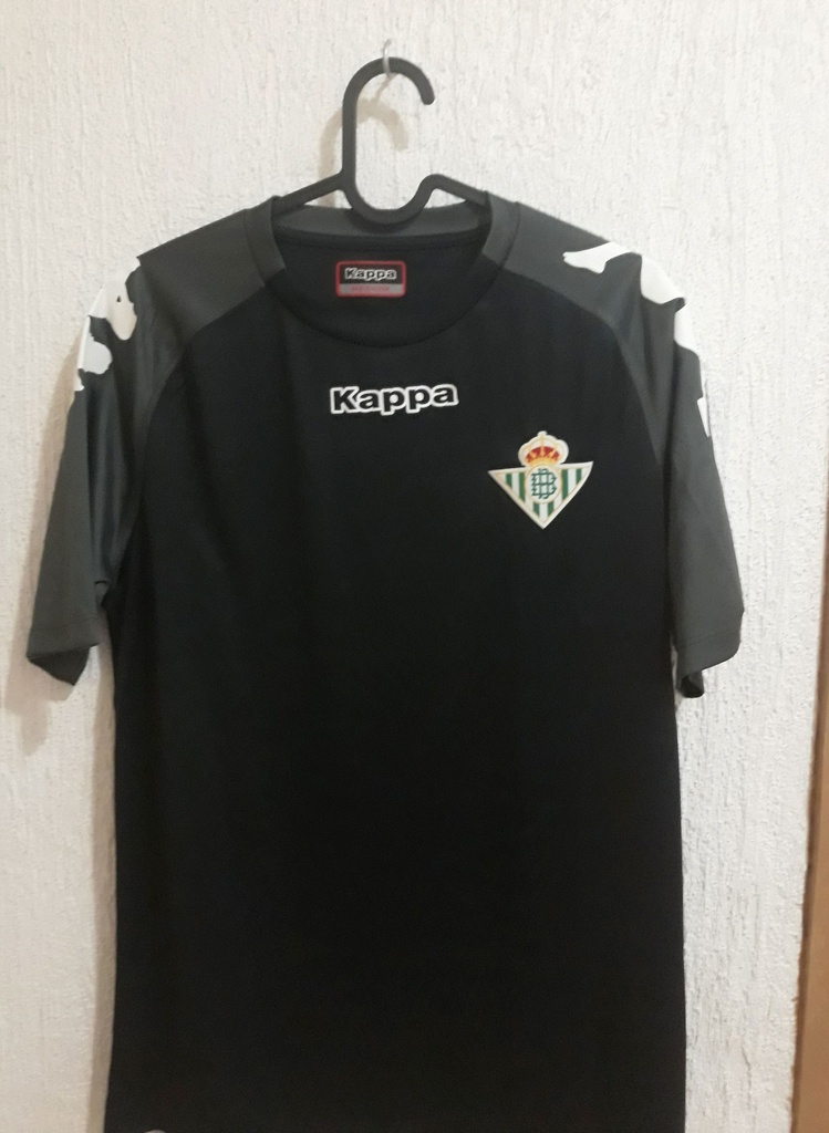 Camiseta sin nombre