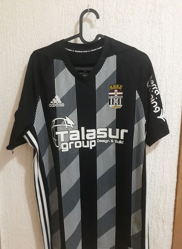 Camiseta sin nombre