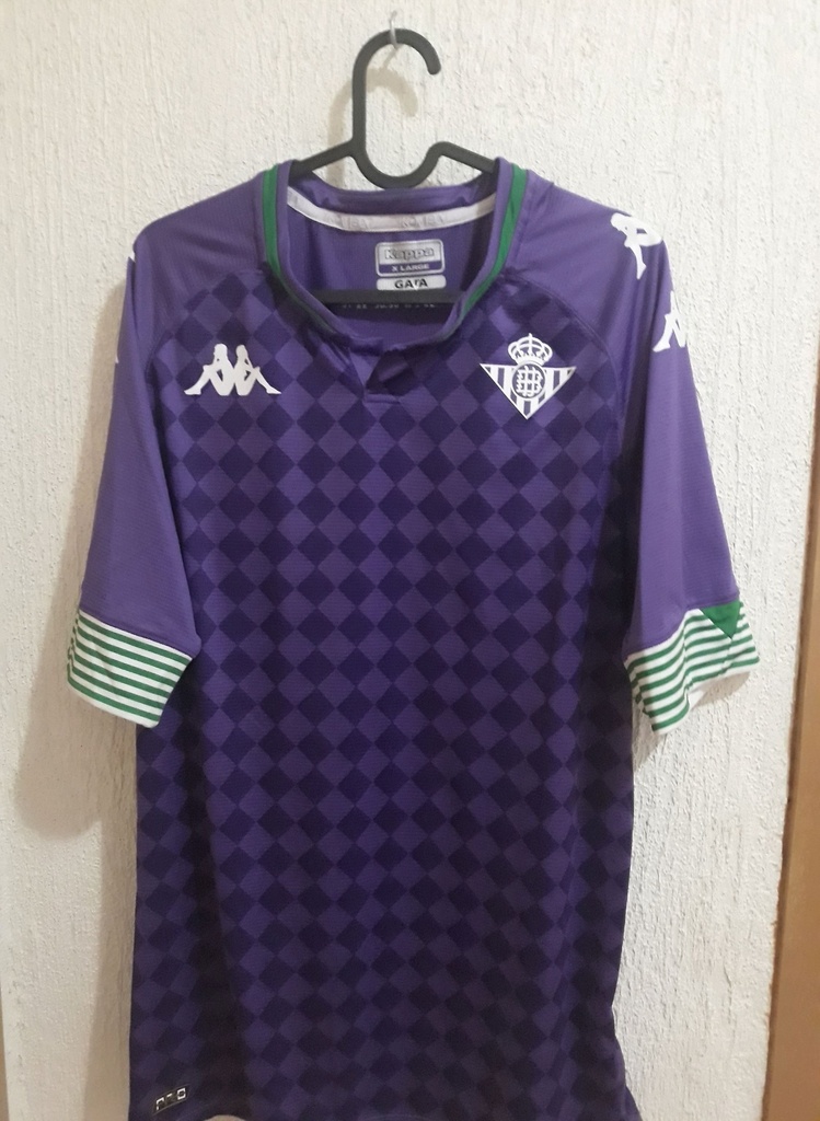 Camiseta sin nombre