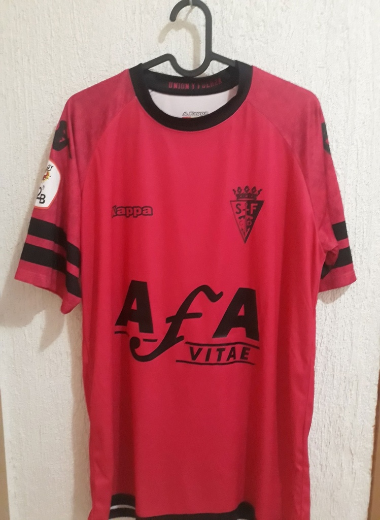 Camiseta sin nombre