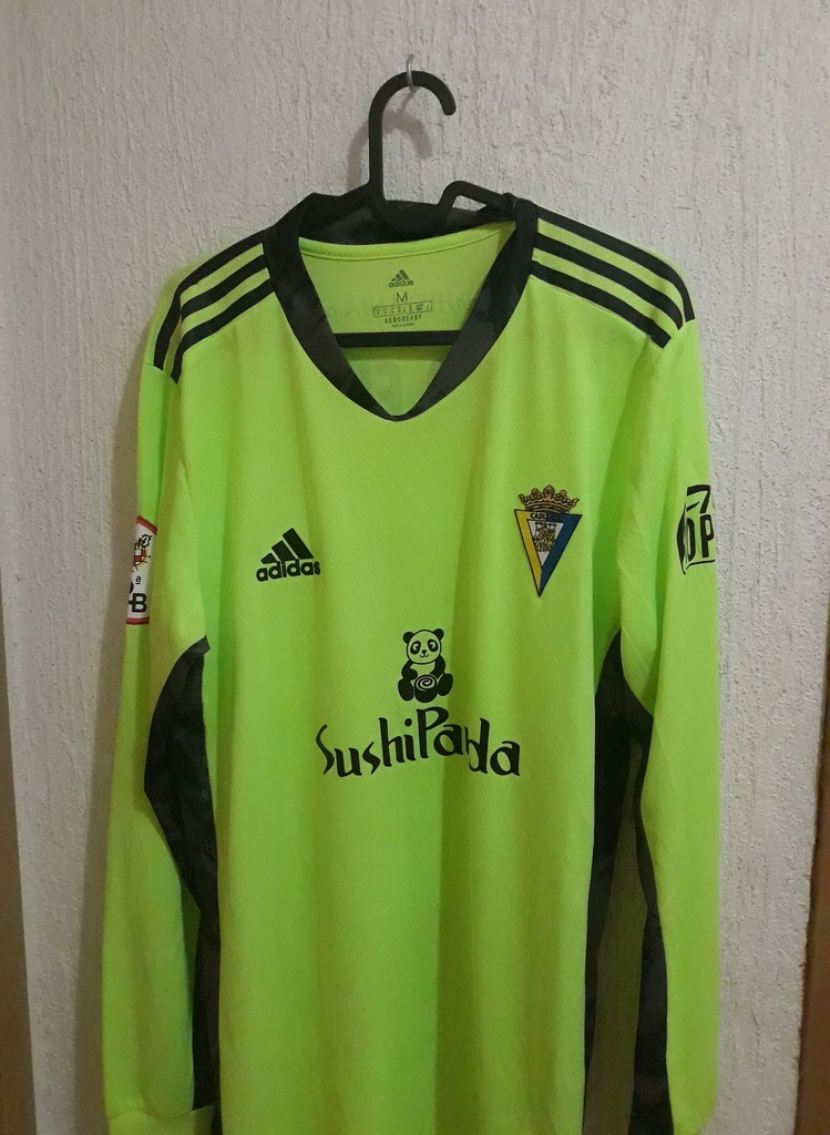 Camiseta sin nombre