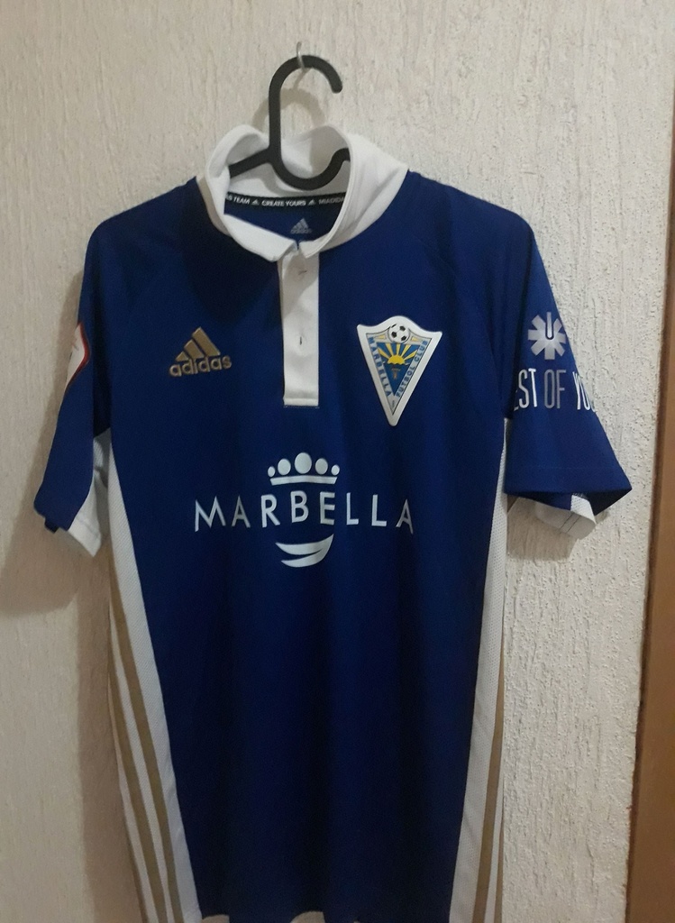 Camiseta sin nombre