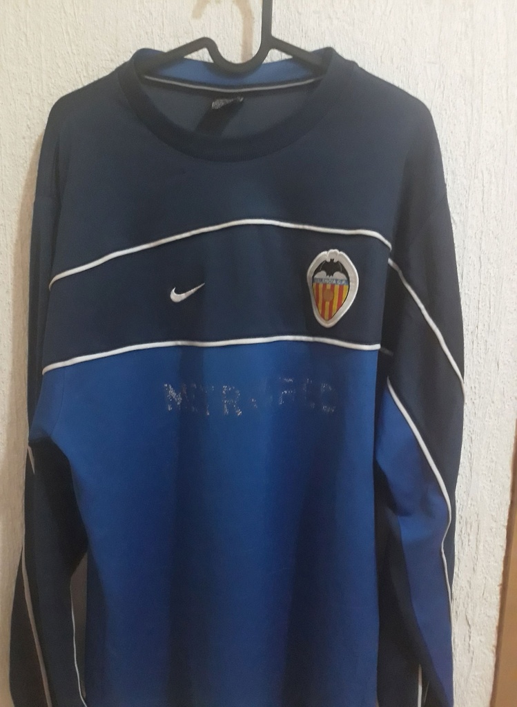 Camiseta sin nombre
