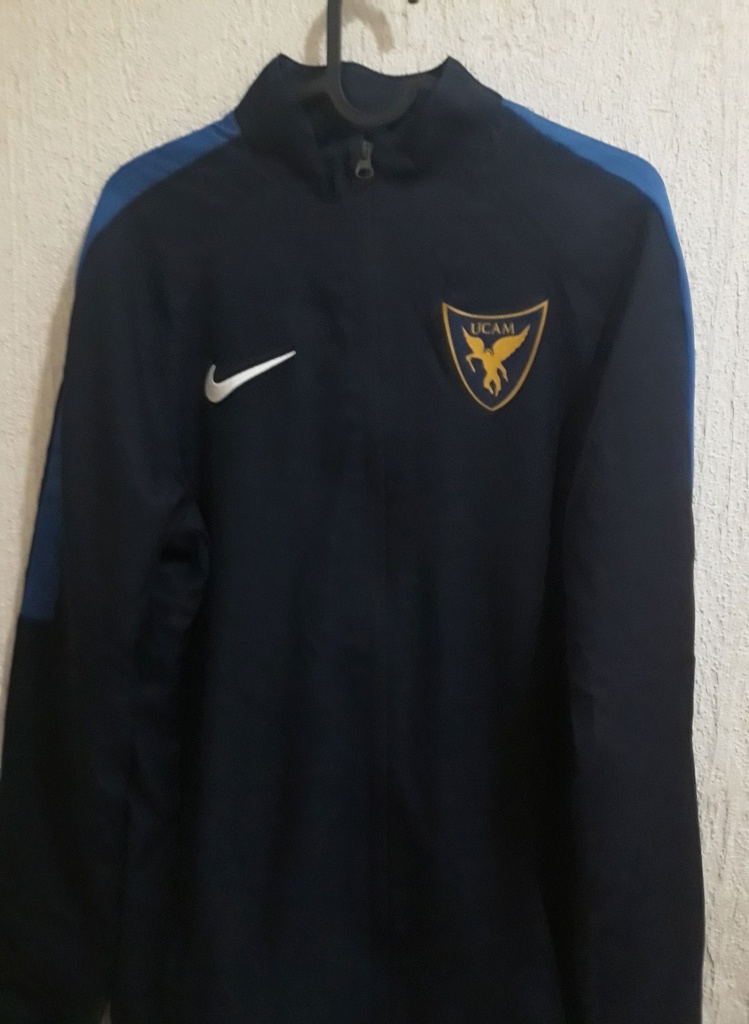Camiseta sin nombre
