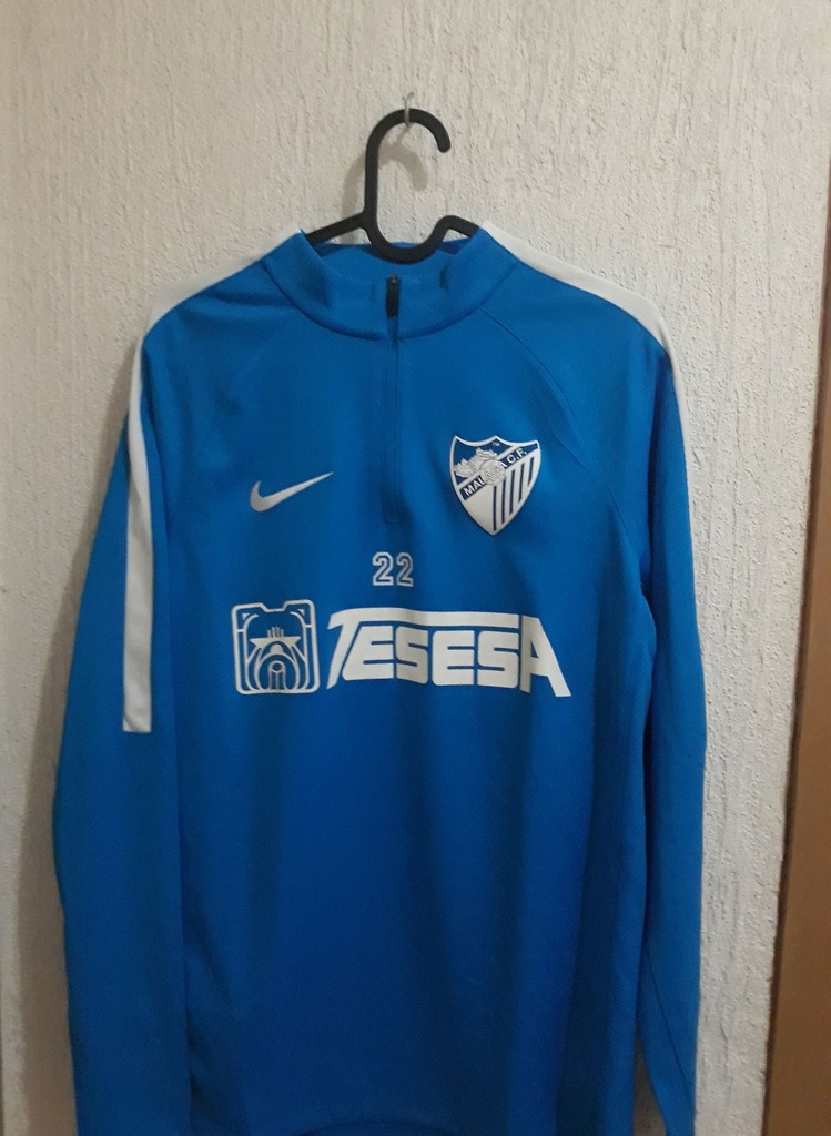 Camiseta sin nombre