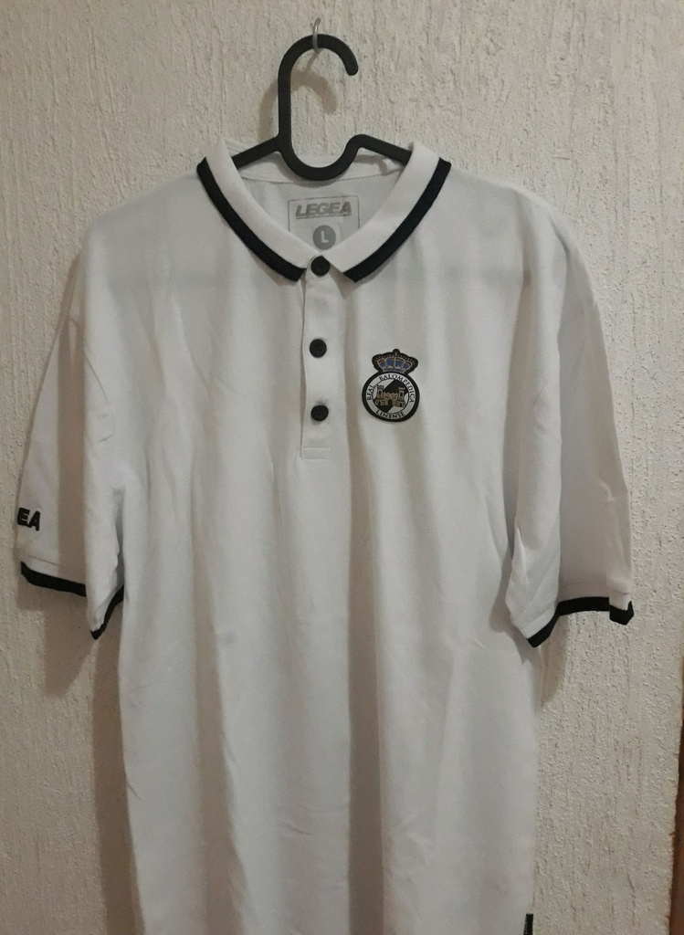 Camiseta sin nombre