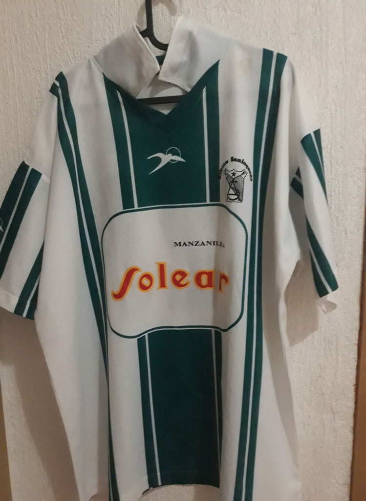 Camiseta sin nombre