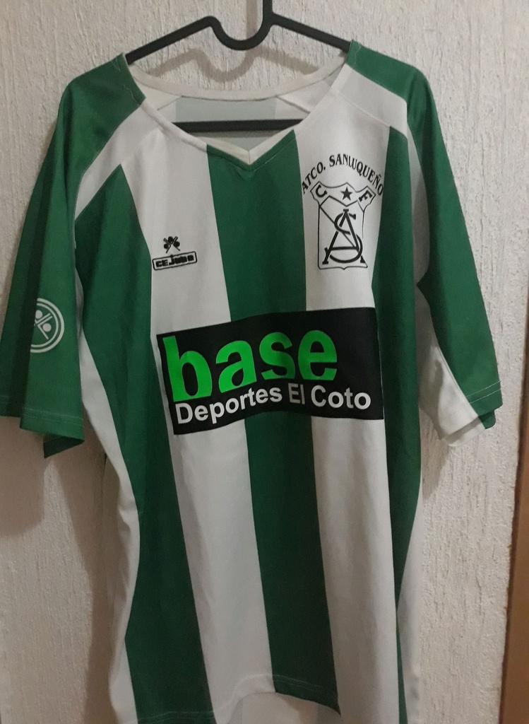 Camiseta sin nombre