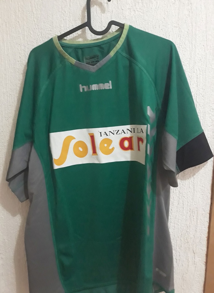 Camiseta sin nombre