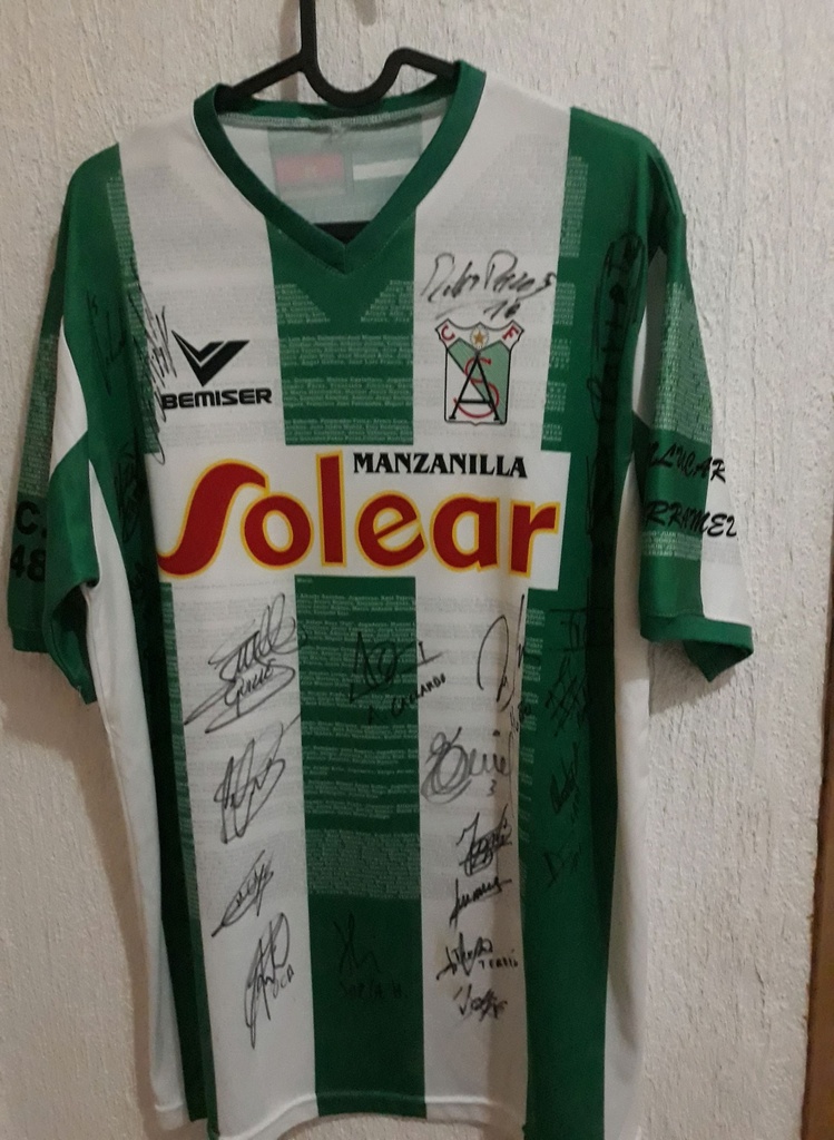 Camiseta sin nombre
