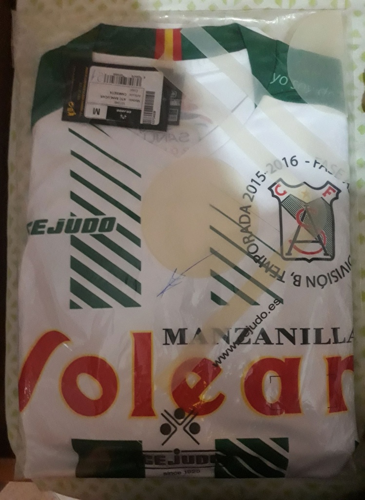Camiseta sin nombre
