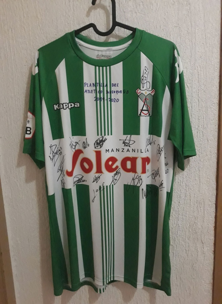 Camiseta sin nombre