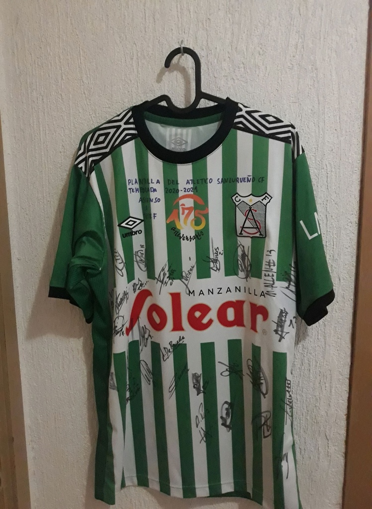 Camiseta sin nombre