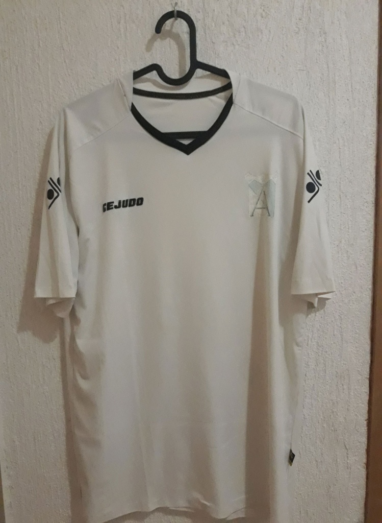 Camiseta sin nombre